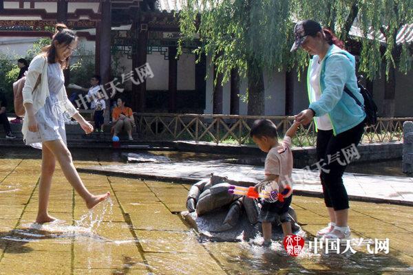 京津冀35℃高溫持續(xù) 華南沿海局地有暴雨