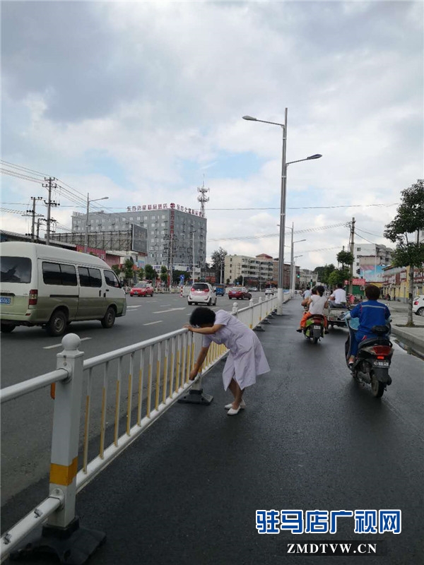 駐馬店民生醫(yī)院積極參與市中心城區(qū)“星期五環(huán)境清潔日”活動