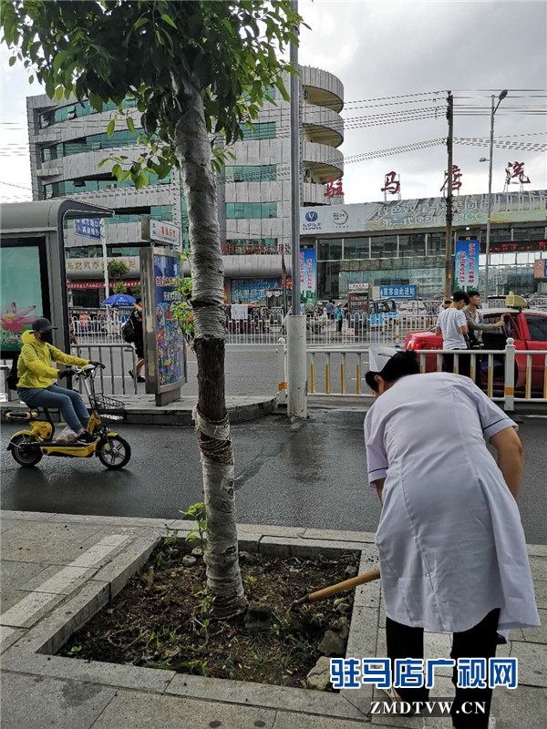 駐馬店民生醫(yī)院積極參與市中心城區(qū)“星期五環(huán)境清潔日”活動