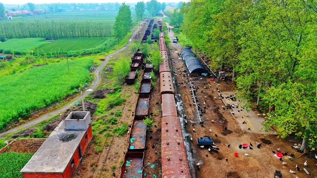 隨著汽車等新型運輸方式的出現(xiàn)，窄軌小火車逐漸轉(zhuǎn)為貨運直至完全停止運行。