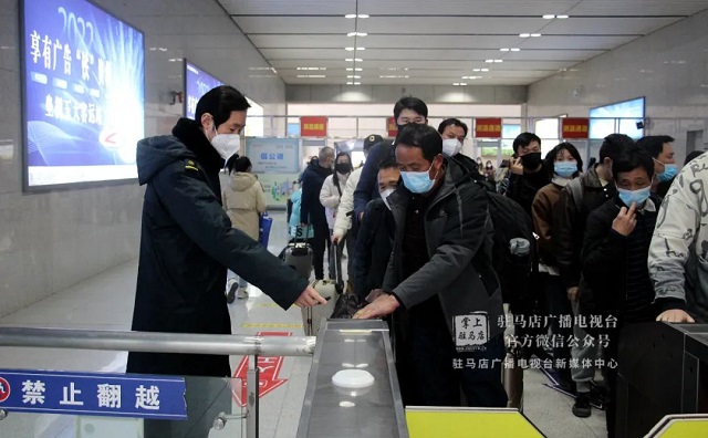 剛剛！記者在駐馬店站、駐馬店西站拍下這樣一幕…