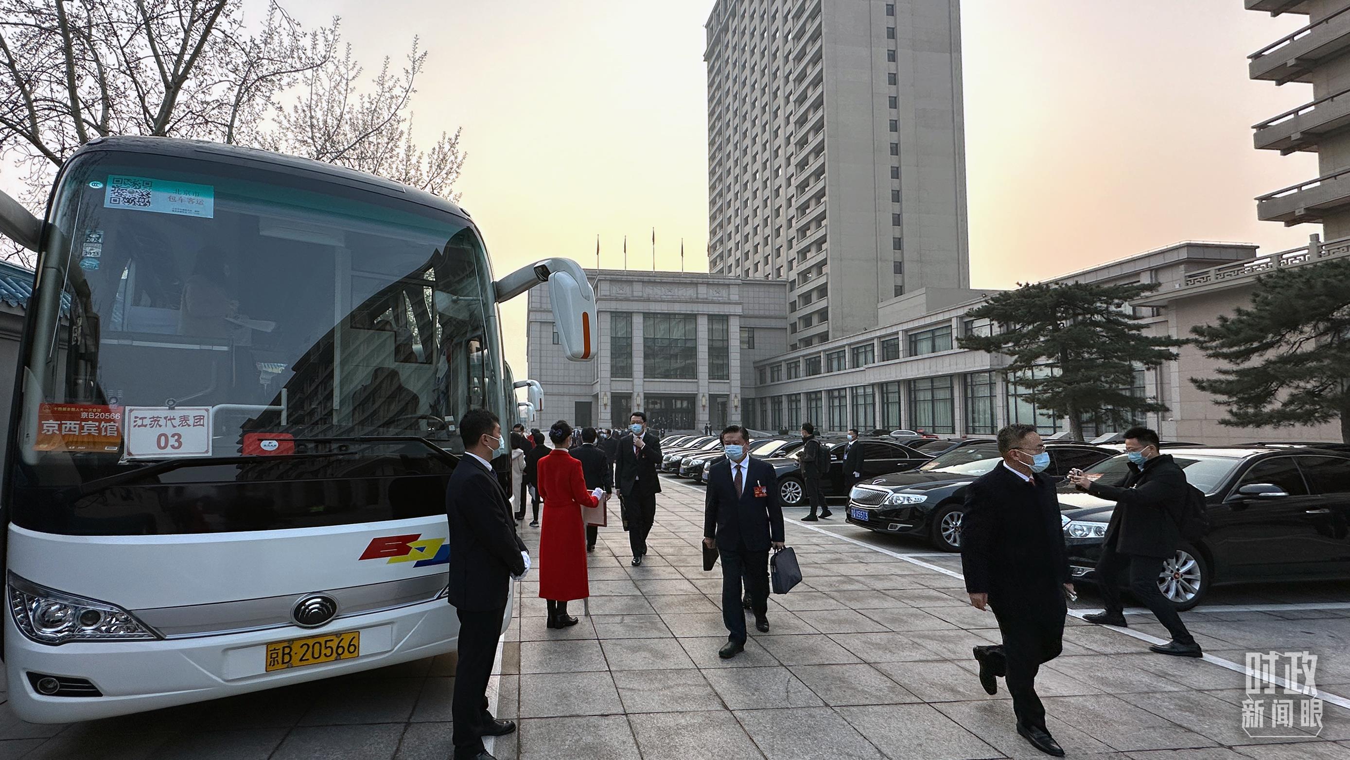 時(shí)政新聞眼丨今年兩會(huì)首次到團(tuán)組，習(xí)近平強(qiáng)調(diào)牢牢把握這個(gè)“首要任務(wù)”