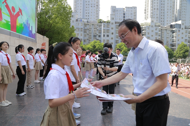 駐馬店實(shí)驗(yàn)小學(xué)舉行2023屆畢業(yè)典禮