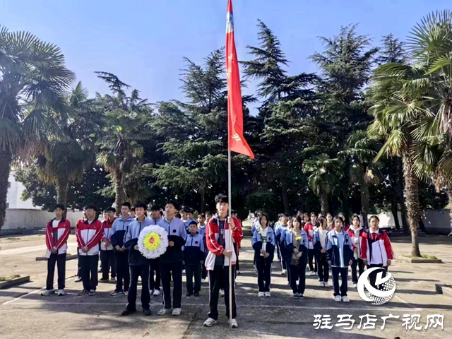 正陽縣退役軍人事務(wù)局聯(lián)正陽縣實驗中學開展清明節(jié)祭掃活動