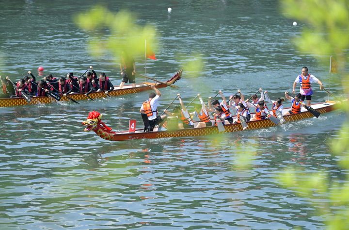 各民族一起來實現(xiàn)中華民族偉大復(fù)興的中國夢——以習(xí)近平同志為核心的黨中央推動鑄牢中華民族共同體意識紀實