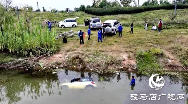 遂平縣：水上救援隊迅速出動 成功打撈落水車輛