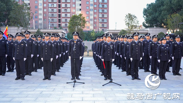 駐馬店市公安局經(jīng)濟開發(fā)區(qū)分局舉行人民警察節(jié)升旗宣誓儀式